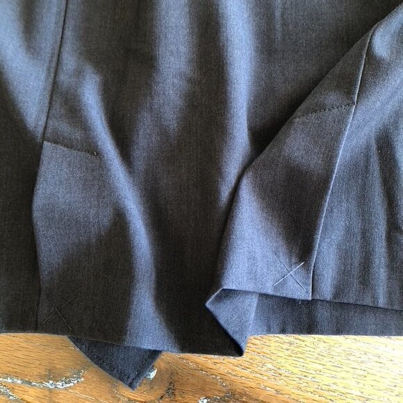 Adrienne Vittadini Women's Single Front Ruffle Gray Skirt Sz 12 - Picture 3 of 14